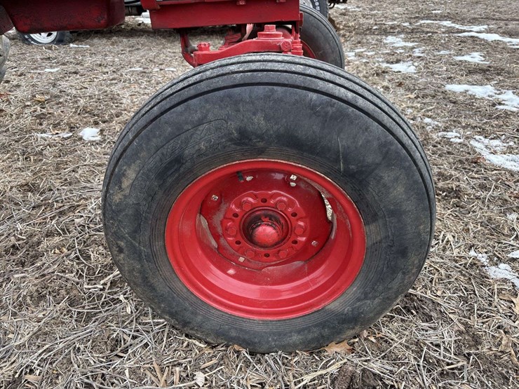 farmall-560-wide-front-(puller?)-image-20