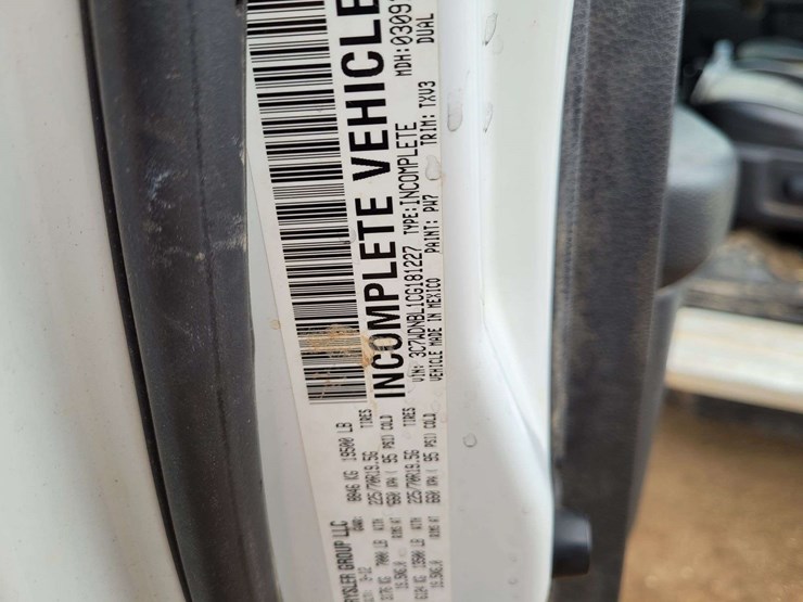 2012-ram-5500-chassis-regular-cab-2d-bucket-truck-image-21