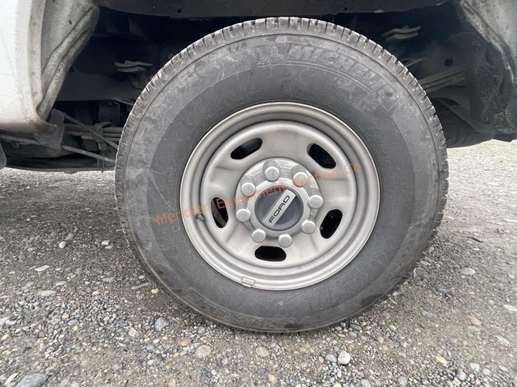 2021-ford-f350-xl-image-28