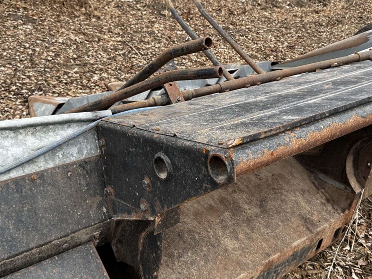 deutz-allis-6-row-corn-head-w/ac-pickup-reel-attachment-image-17