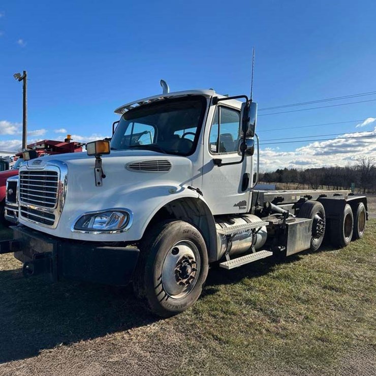 2006 FREIGHTLINER BUSINESS CLASS M2 106