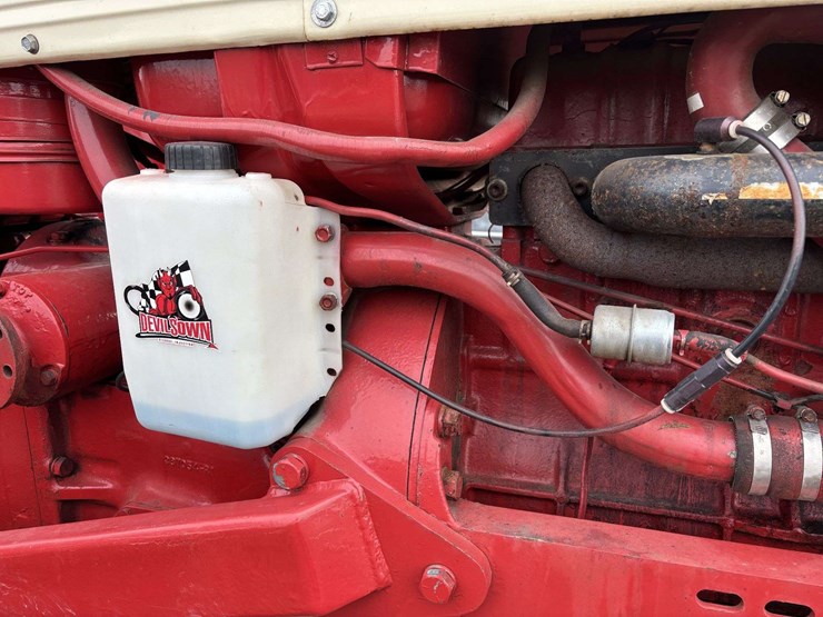 farmall-560-wide-front-(puller?)-image-42