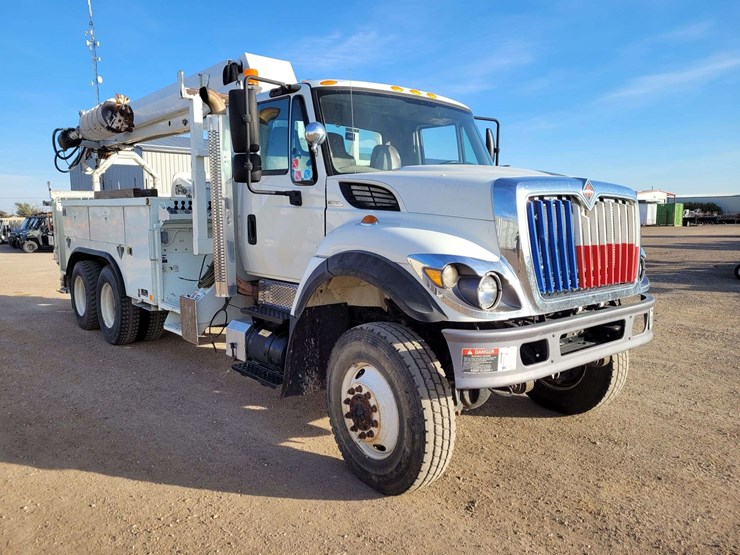 2009-international-harvester-sx525-truck-digger-derrick-truck-image-2