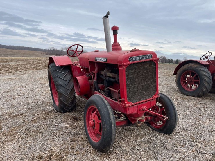 mccormick-deering-wk-40-wide-front-on-rubber-image-7