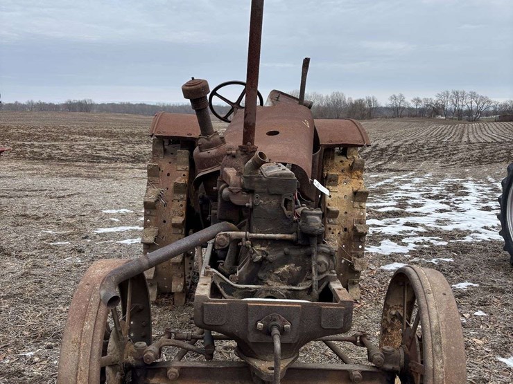 mccormick-deering-wk-40-parts-tractor-image-2