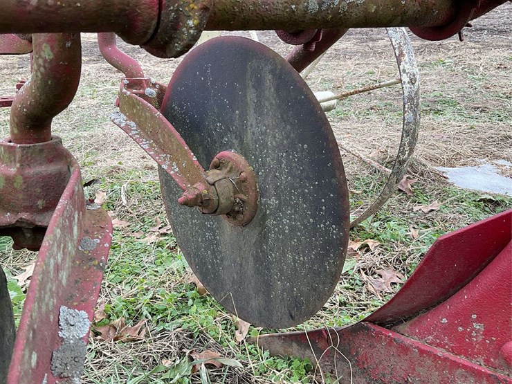 2-bottom-plow-on-steel-image-11