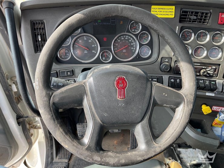 2015-kenworth-t880-image-17