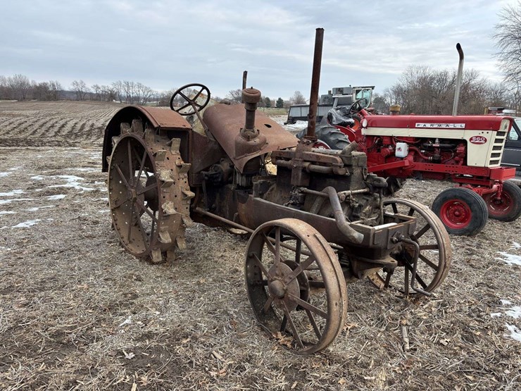 mccormick-deering-wk-40-parts-tractor-image-3