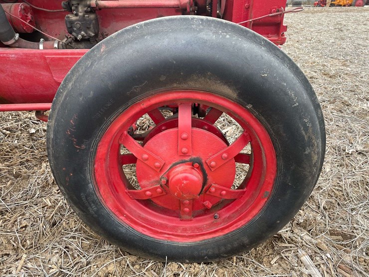 mccormick-deering-wk-40-wide-front-on-rubber-image-20
