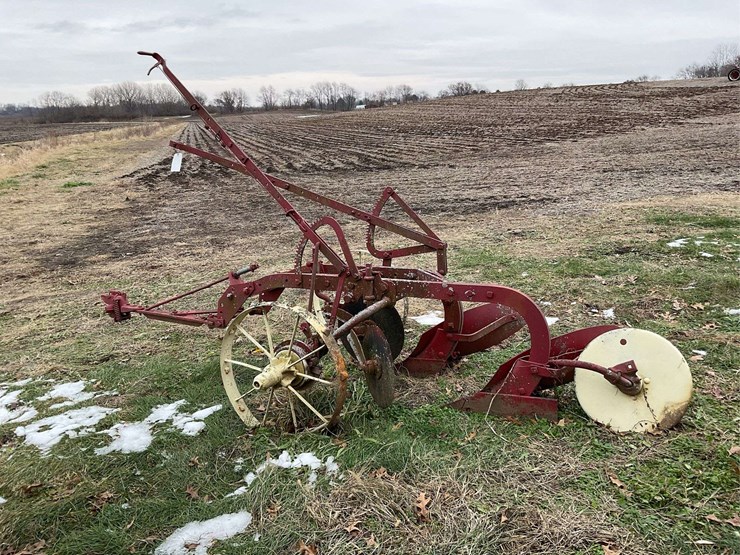2-bottom-plow-on-steel-image-3