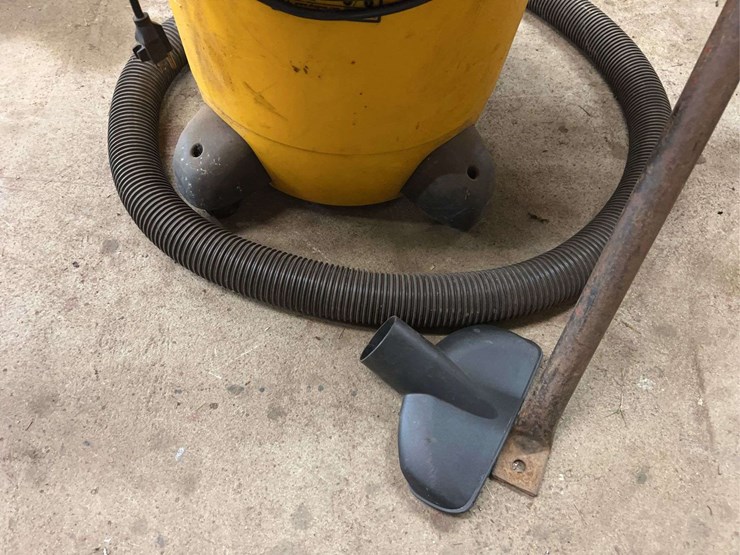 pipe-vise-and-shop-vac-image-13