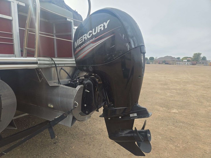 2017-lowe-ss210-pontoon-boat-image-35