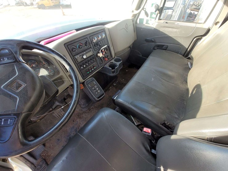 2009-international-harvester-sx525-truck-digger-derrick-truck-image-24