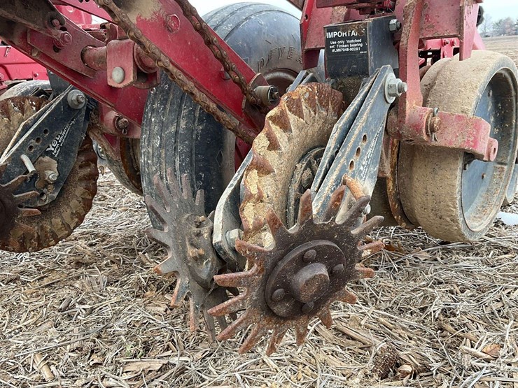 case-ih-cyclo-air-6-row-planter-image-16