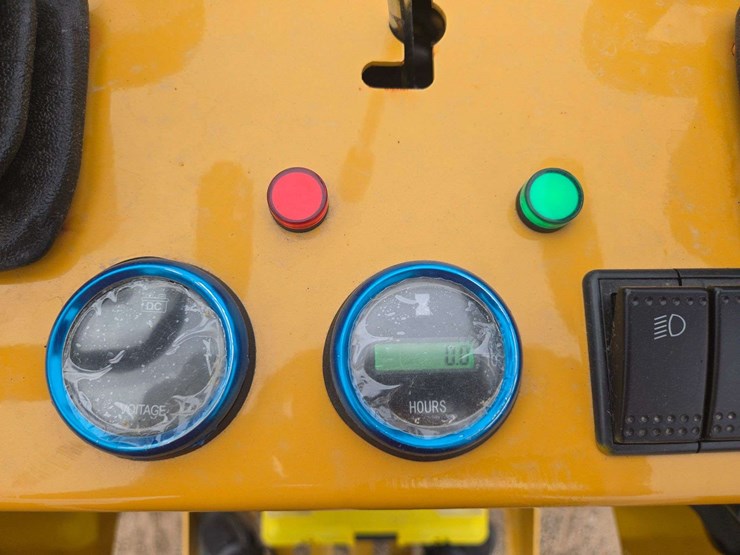 2025-sdlanch-sdll30-mini-skid-steer-image-10