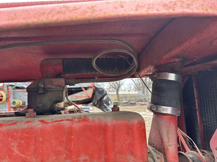 farmall-f-12-single-front-on-rubber-with-cast-steel-rim-and-rear-steel-image-39