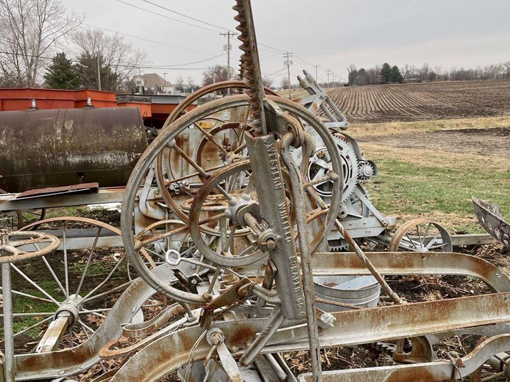 western-wheel-scraper-on-steel-image-26