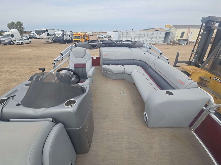 2017-lowe-ss210-pontoon-boat-image-15