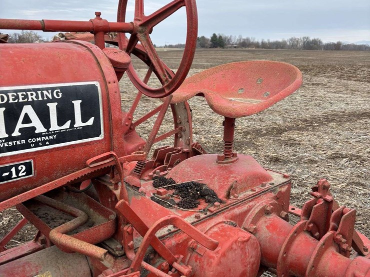 farmall-f-12-single-front-on-rubber-with-cast-steel-rim-and-rear-steel-image-35