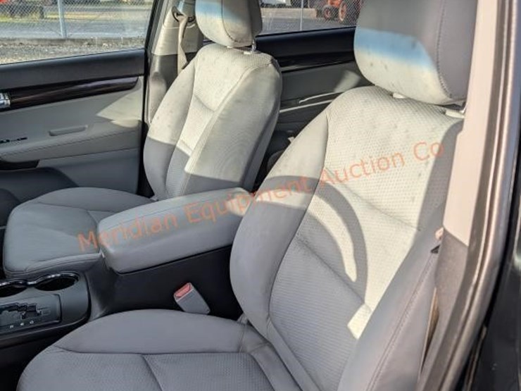 kia-sorento-lx-image-16