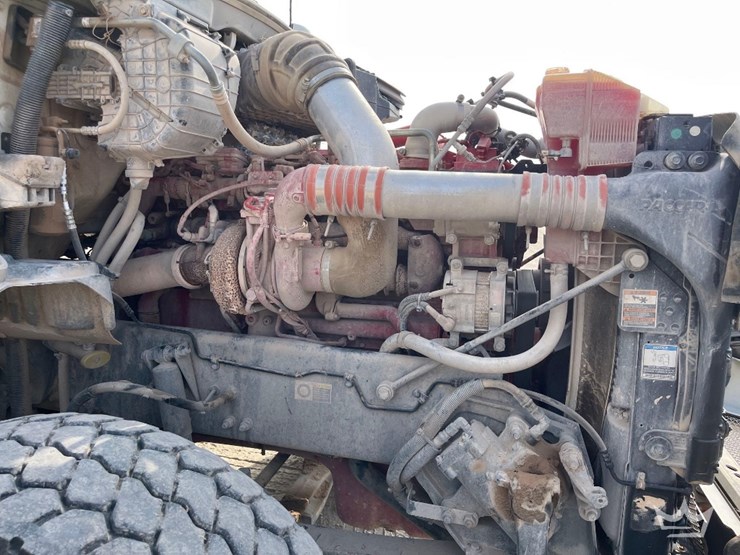 2015-kenworth-t880-image-12