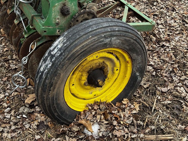 vintage-10'-grain-drill-on-rubber-image-17