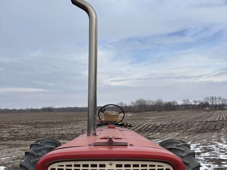farmall-560-wide-front-(puller?)-image-10