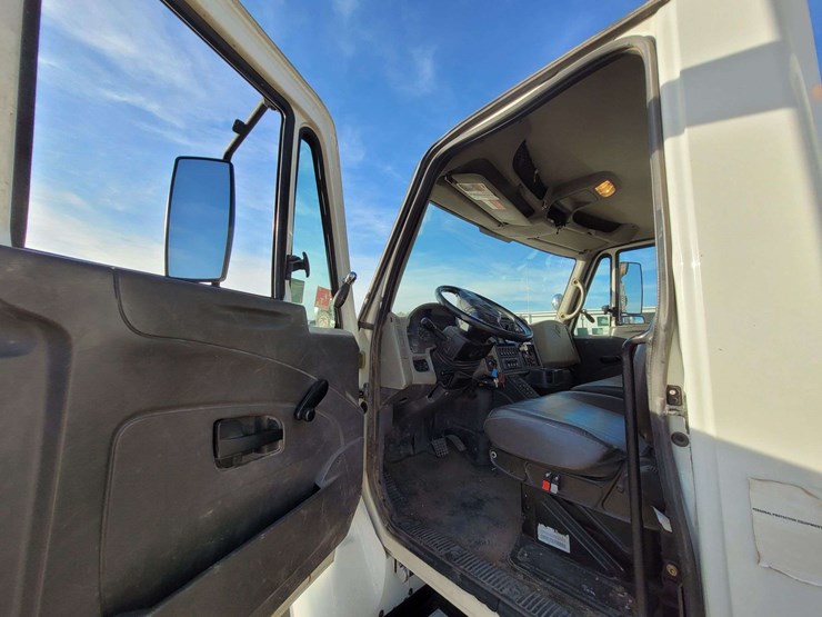 2009-international-harvester-sx525-truck-digger-derrick-truck-image-22