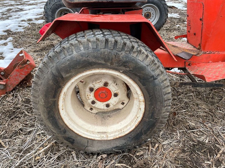 case-222-78-lawn-and-garden-tractor-w/-mower-deck-and-snow-blower-image-26