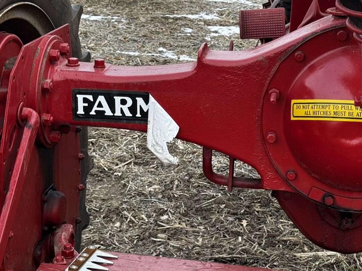 farmall-f-20-narrow-front-on-rubber-image-22