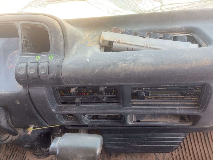 2006-isuzu-nqr-image-25