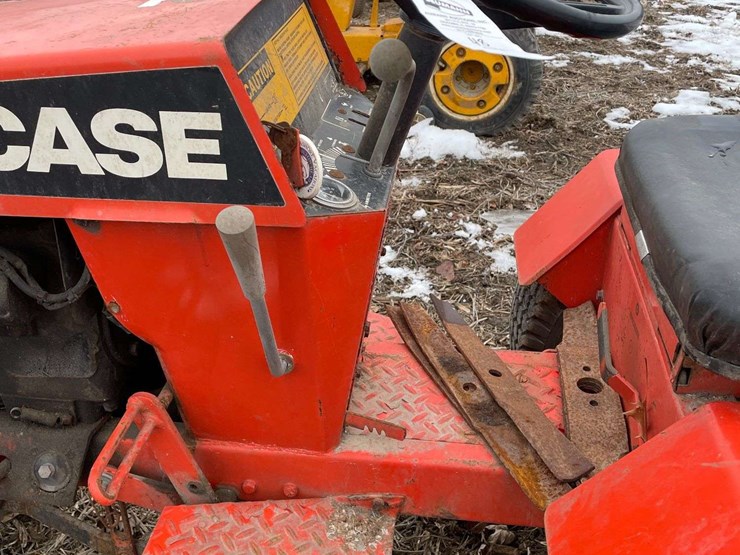 case-222-78-lawn-and-garden-tractor-w/-mower-deck-and-snow-blower-image-31