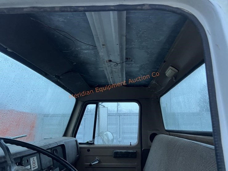 1988-international-s1700-image-25