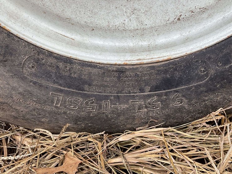 hay-wagon-w/-john-deere-running-gear-image-21