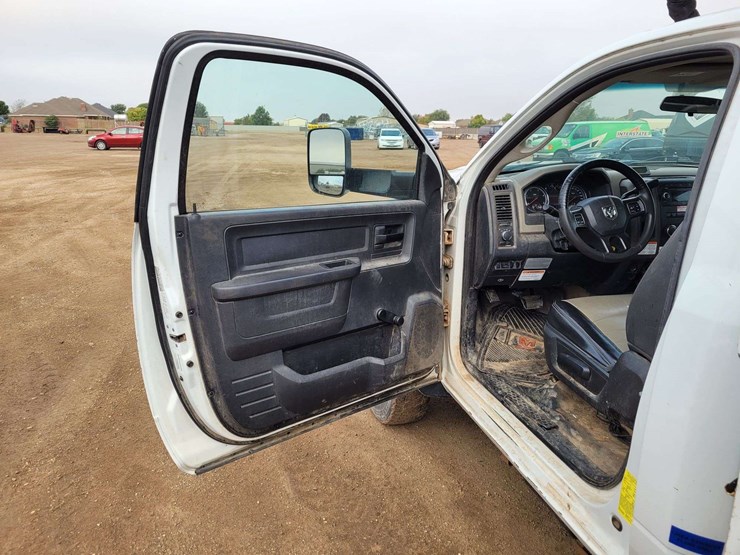 2012-ram-5500-chassis-regular-cab-2d-bucket-truck-image-10
