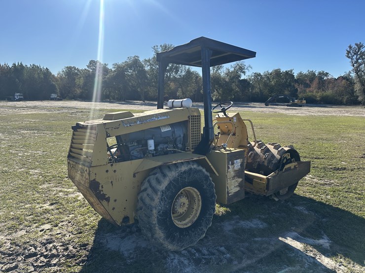 champion-vibratory-roller-image-3