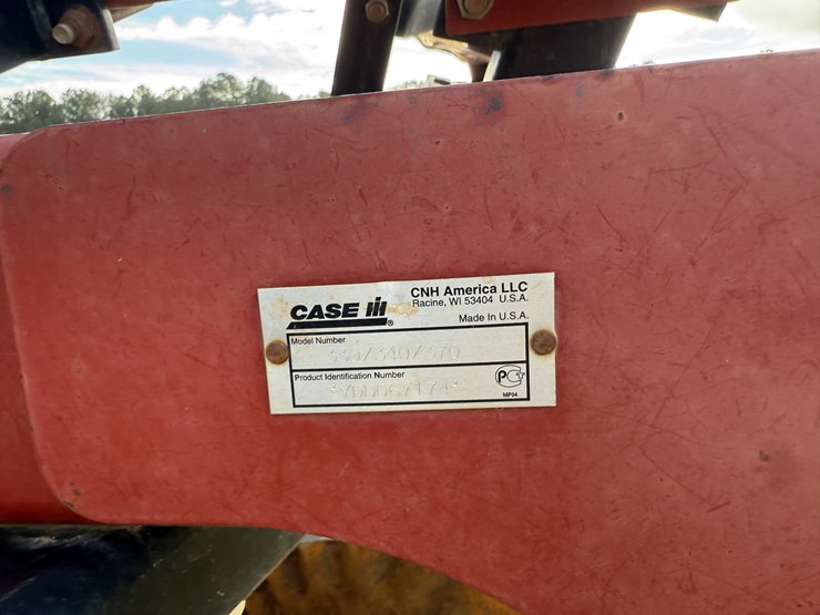 case-ih-330-image-2
