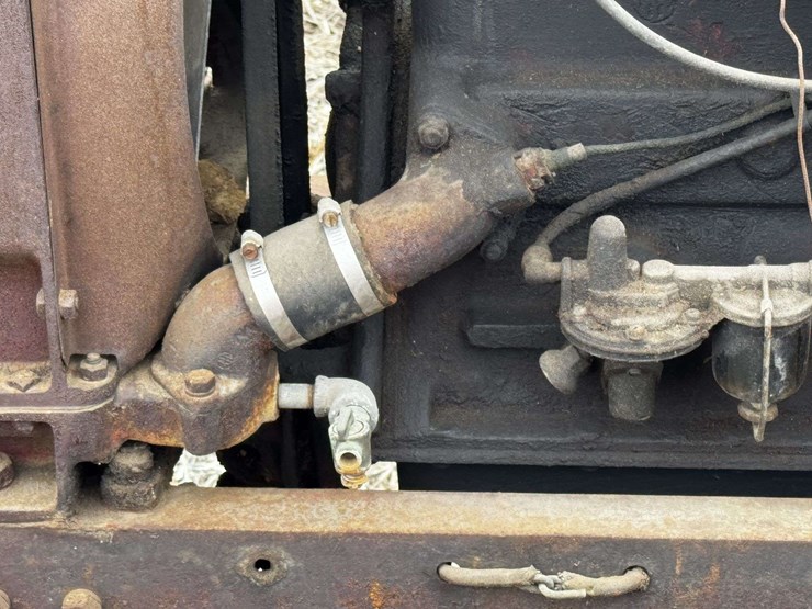 farmall-f-12-narrow-front-on-rubber-image-17