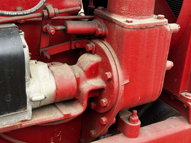 farmall-f-20-narrow-front-on-rubber-image-33