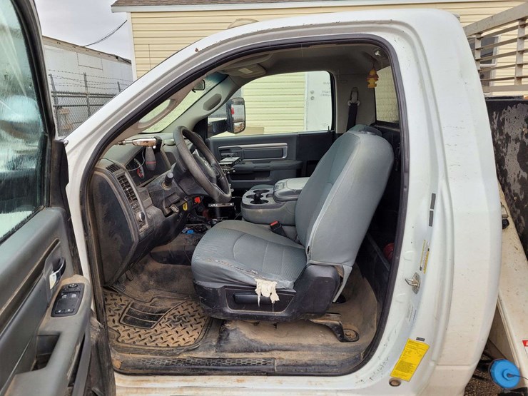 2014-ram-5500-chassis-regular-cab-2d-bucket-truck-image-10