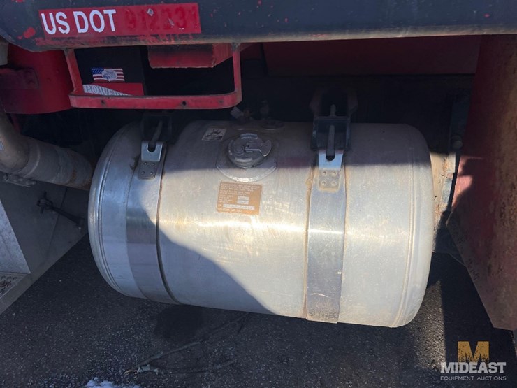 2007-peterbilt-379-tri-axle-dump-truck-image-17