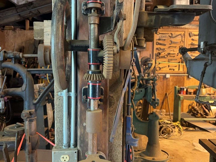 drill-presses,-wheel-stretcher,-grinder-image-2