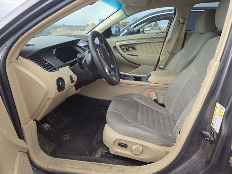 2014-ford-taurus-se-sedan-4d-image-12