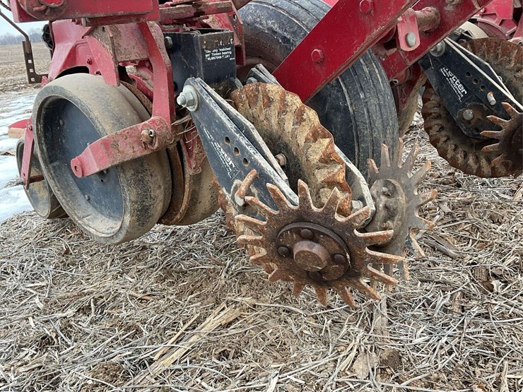 case-ih-cyclo-air-6-row-planter-image-52