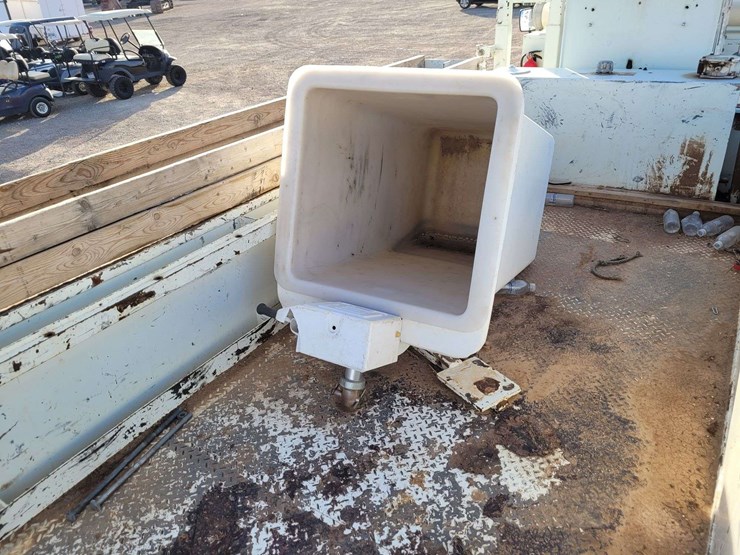 2009-international-harvester-sx525-truck-digger-derrick-truck-image-37