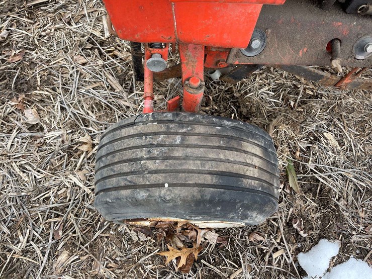 case-222-78-lawn-and-garden-tractor-w/-mower-deck-and-snow-blower-image-15