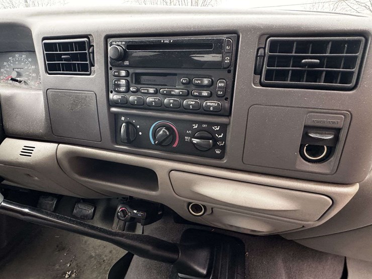 ford-f350-xlt-image-30