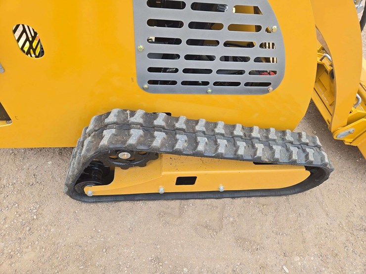 2025-sdlanch-sdll30-mini-skid-steer-image-6