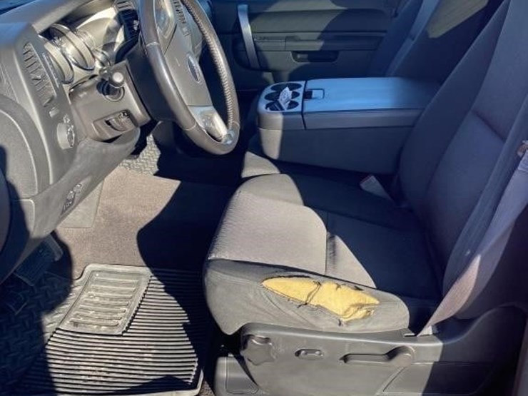 2013-gmc-2500-image-8