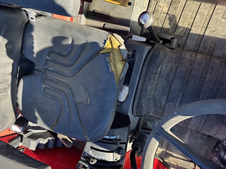 massey-ferguson-4710-image-2